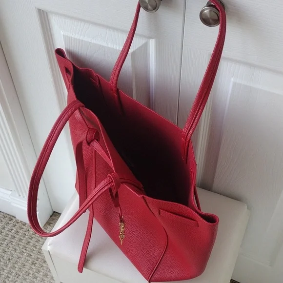 Elegant Red Tote Bag - Picture 7 of 17